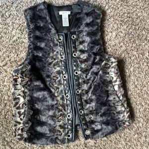 Cache faux fur vest